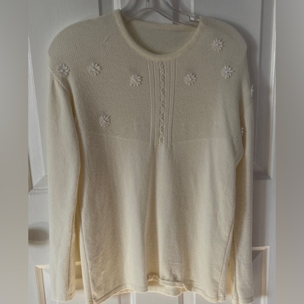 Classic Blue Women's Jeans and white sweater very good combinations - Picture 3 of 11